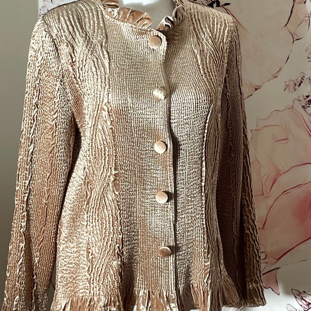 CHICO’S GOLD CARDIGAN WITH LONG SLEEVES AND RUFFLED COLLAR  Crinkle Velour